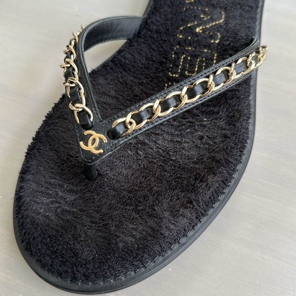 Women’s CHANEL Black Lambskin Gold Chain Flip Flop Sandals 38 - Picture 7 of 7